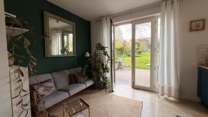 Comfortable family home with south-facing garden!