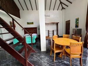JungleRiverHouse & JungleRiverResort