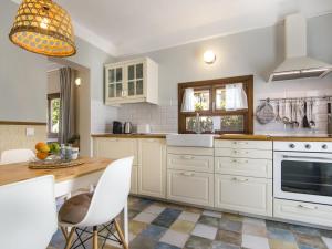 Casa Azul Stylish beach house for 4 adults and 1 child in Cala Llombards