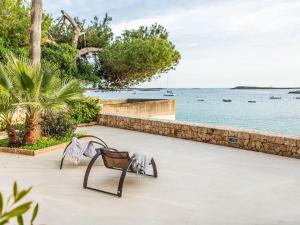 Es turó, luxury beachfront apartment in Colonia San Jordi