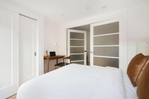 22-4A Sleek Modern 1BR Gramercy