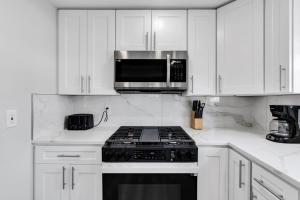 Charming Seaside Escape 2BR Parking Beach