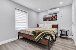 Breezy Seaside Escape 2BR Free Parking Steps to Beach