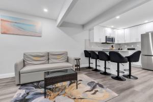 Breezy Seaside Escape 2BR Free Parking Steps to Beach