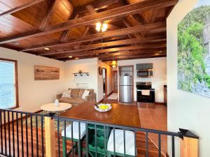 Sunlit Loft, Near GSP and Private Entry