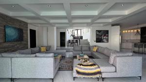 Grand Villa Famlee - multi-family rental sleeps 16