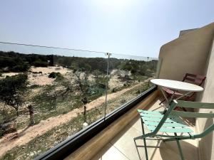 3 Bedroom Villa, Forest View, Walk to Beach & Parking