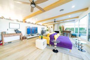 Mid Century LUX Villa with Views I Pool I Spa I Gym I Gameroom