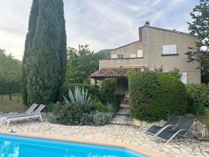Wonderful Large Provencal House with Pool Walking distance to supermarket and restaurants