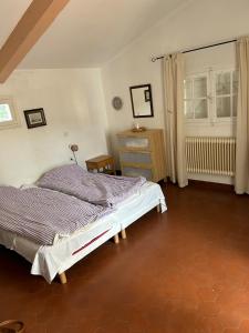 Wonderful Large Provencal House with Pool Walking distance to supermarket and restaurants