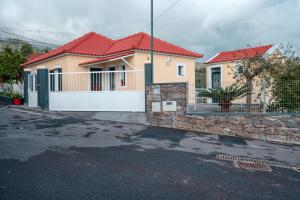 Santana Cozy Cottage, 2BR Terrace & Mountain Views