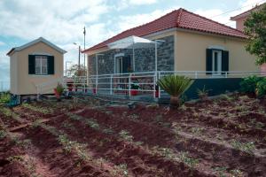Santana Cozy Cottage, 2BR Terrace & Mountain Views