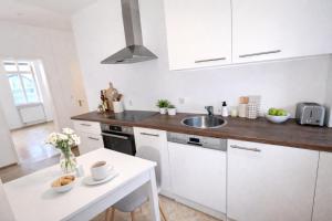 Co-Living Room in shared apartment OF-GL-A-01-03