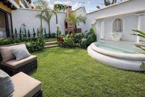 Volcano Views Colonial Garden Retreat 10minAntigua