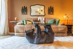 Smoky Get Together 2BR condo pools wifi