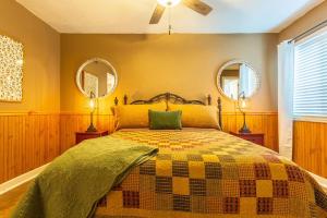 Smoky Get Together 2BR condo pools wifi