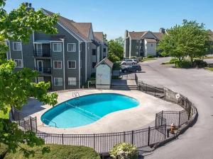 Smoky Get Together 2BR condo pools wifi