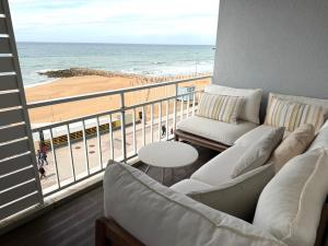 Casa do Mar - modern 3BR Beachfront with Sea View and Terrace in a Prime Location
