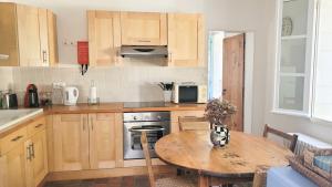 Historic Railway Cottage - 10 min Montmorillon