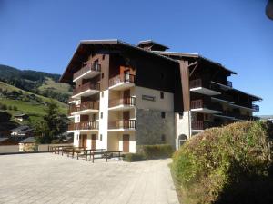 Charmant appart rénové 4 pers, balcon sud, plein centre, proche ski et piscine! - FR-1-342-187