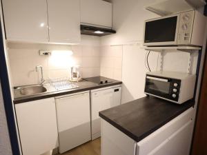 Appartement cosy 2 étoiles avec balcon et piscine – Idéal pour 45 pers. proche station de ski - FR-1-342-250