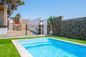 Chalet con piscina cerca de la playa