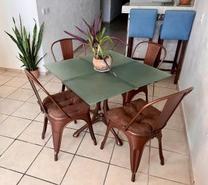 Apartment with independent entrance and equipped kitchen