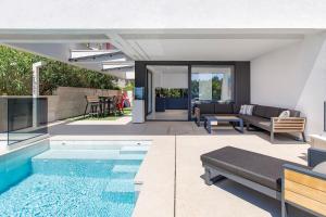 BEACHFRONT ESCAPE apartment with private pool