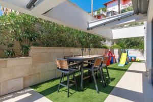 BEACHFRONT ESCAPE apartment with private pool