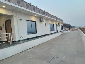 Nirvana Riverview Suites