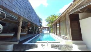 Private Vacation Rental Villa Pool and Jacuzzi, 4Bedrooms, 4Bathrooms, with Free Scooter