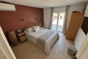 Villa with private pool and garden