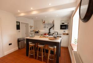 HAZEL BROW - Country House Retreat with Alpaca Walks, Farm & Hot Tub Rental Available