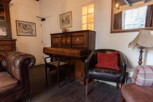 HAZEL BROW - Country House Retreat with Alpaca Walks, Farm & Hot Tub Rental Available