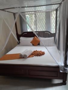 Fully serviced 3-Bedroom Olympic Pool, Garden & Beach Access