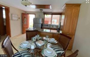 Beachfront 1BR , Playa Turquesa, Beach Access