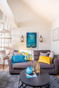 Fresh Country Cool - Studio with Loft for 4, Deck, Wifi, Pools