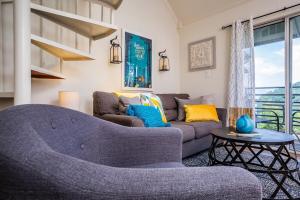 Fresh Country Cool - Studio with Loft for 4, Deck, Wifi, Pools