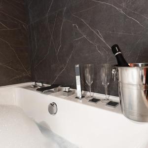 Le Hollywood, Cinéma privé, Jacuzzi & Popcorn