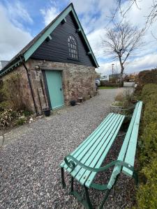 Special Offer, Cosy Cottage Near the Sea in Embo