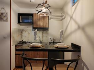 Alojate Studio en Las Quintas, Moderno, Parqueadero, Privado, Cocina & Lavadora