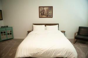 Modern 2BR Townhouse Near Water St & Vegas