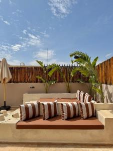 Riad Lybna au coeur Kasbah dans la Medina, Piscine et rooftop