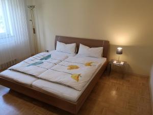 Ruhige, helle Gartenwohnung, 3 Minuten zur Bahn, 40 Minuten zum Oktoberfest, 65 qm