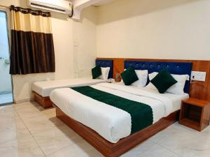 Hotel Glow Star - Near CSMT Railway Station & Hajj House - South Mumbai