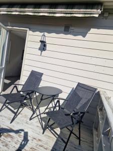 Central,free parking and 10 min walk to train station