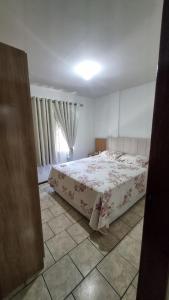 Apartamento tranquilo e perto da praia com self check-in