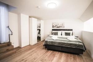 2-Room Apartment with Terrace Near Vienna International Centre