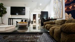 Maison Atelier Centrally Located Designer 1bd