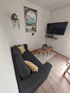 Cozy Family Apartment for 4 with Sea View Near the Beach in Tkon